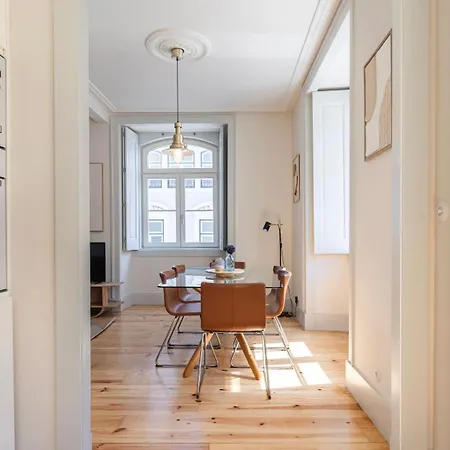 Downtown 2br In Santa Justa By Lovelystay Lisboa