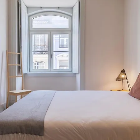 Downtown 2br In Santa Justa By Lovelystay * Lisboa